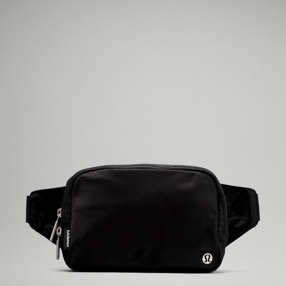 Lululemon 2L Everywhere Belt Bag in Black